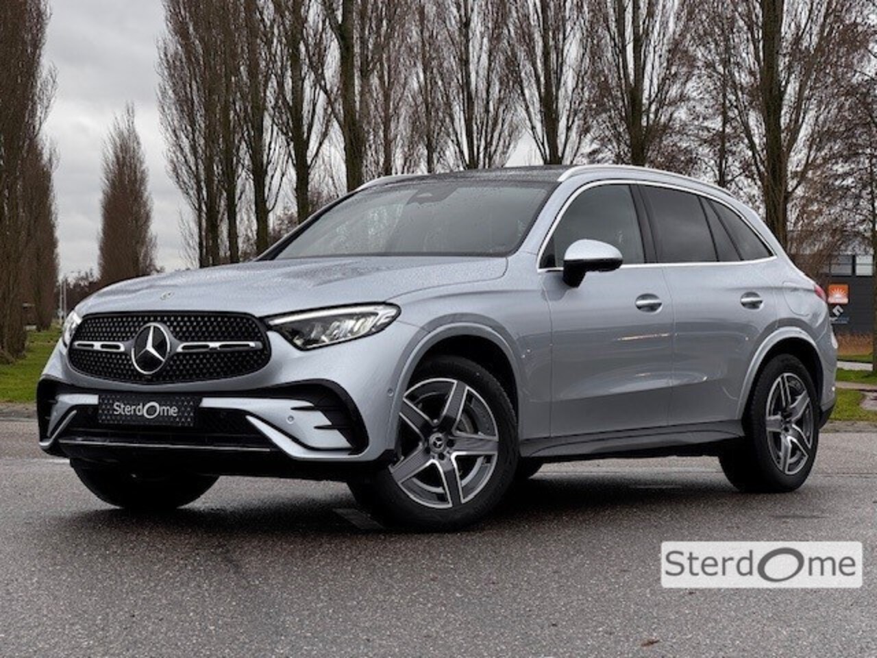 Mercedes-Benz GLC-klasse - 300e 4MATIC AMG Line l Panoramadak l Luchtvering l Meesturend achteras l MBUX l Head Up l - AutoWereld.nl