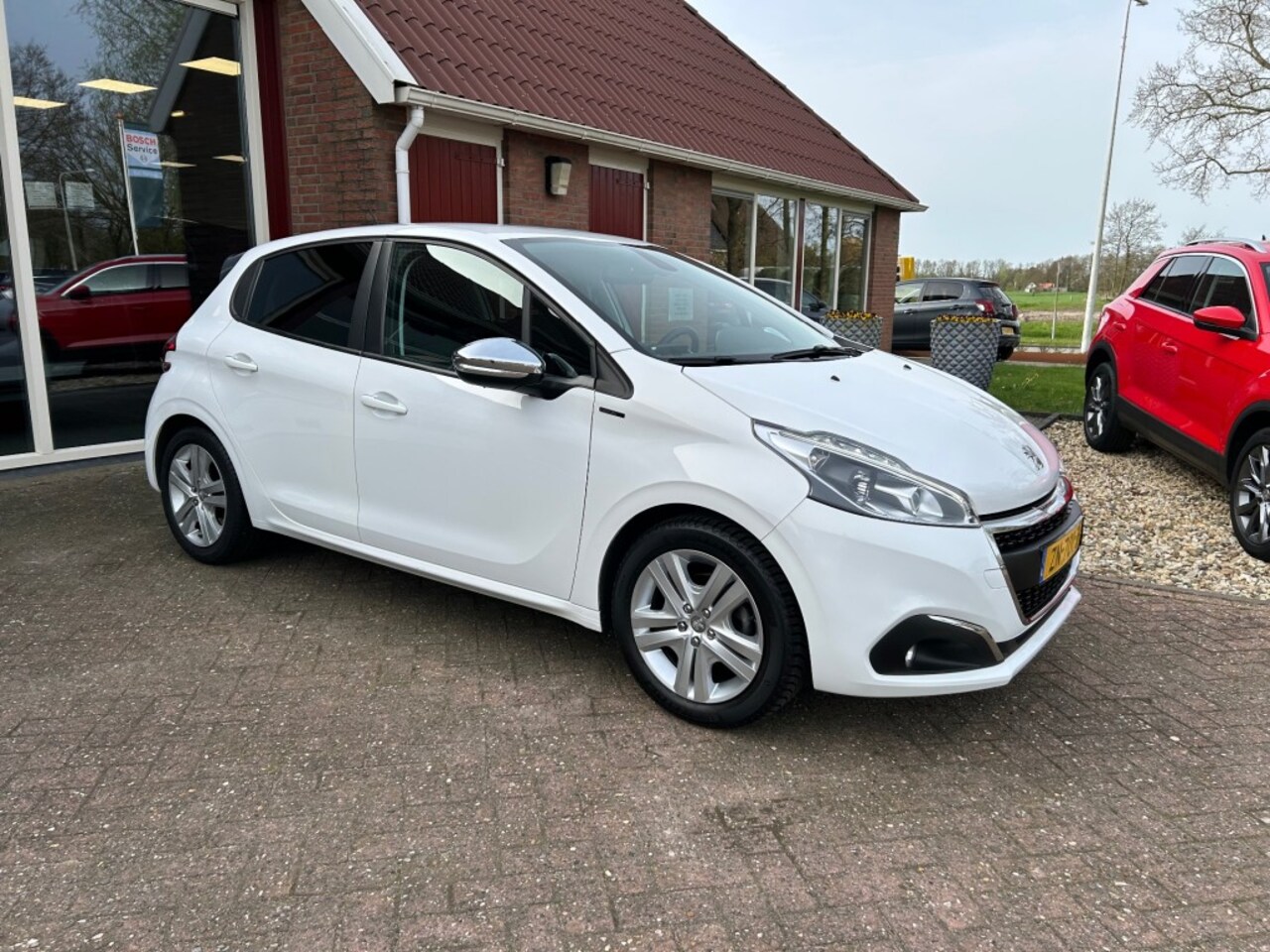 Peugeot 208 - 1.2 PURETECH SIGNATURE 5-DRS AIRCO/CRUISE/NAVI/ENZ. - AutoWereld.nl