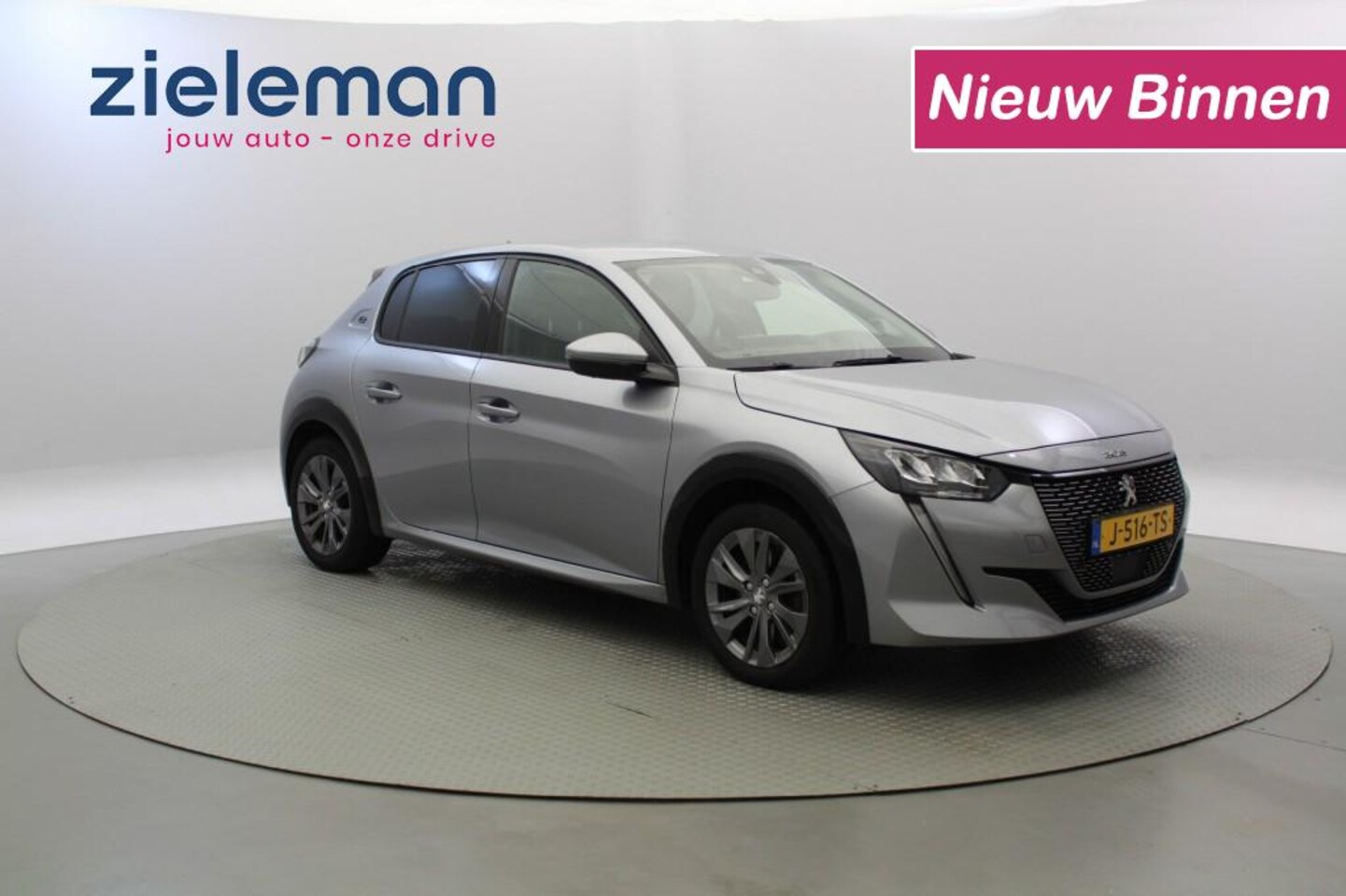 Peugeot e-208 - EV Allure 50 kWh - Carplay, Camera - AutoWereld.nl