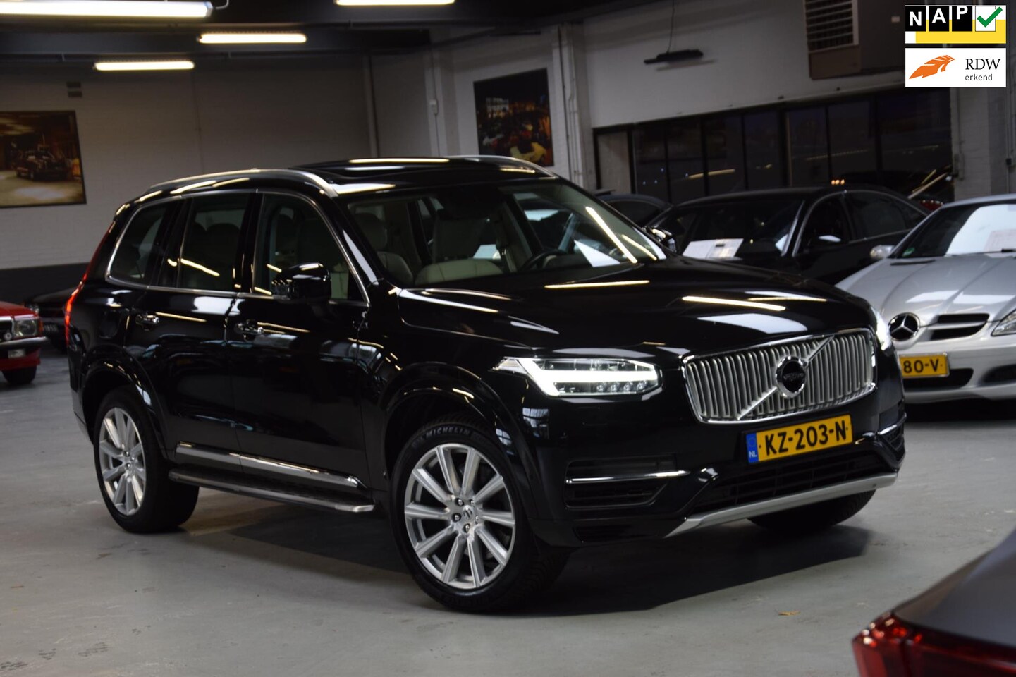 Volvo XC90 - 2.0 T8 Twin Engine AWD *Inscription*Panoramadak|Navi|Leder|Dealer Onderhouden - AutoWereld.nl