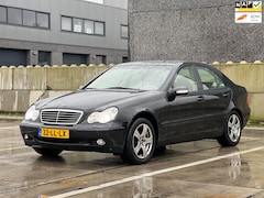 Mercedes-Benz C-klasse - 180 Elegance | Automaat | Xenon | Parkeersensoren | Dealeronderhouden | Leder elektrische