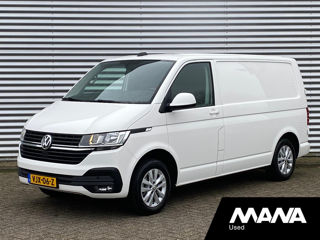 Volkswagen Transporter - 2.0 TDI L1H1 110PK Sensoren Airco LM velgen Cruise 12V Car-Play Camera Bluetooth USB-C Mul - AutoWereld.nl