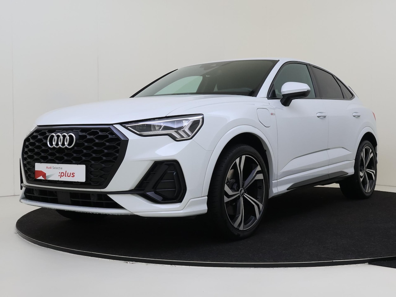 Audi Q3 Sportback - 45 TFSI e S Edition | Achteruitrijcamera | Dodehoek detectie | Keyless | Navigatie Plus | - AutoWereld.nl