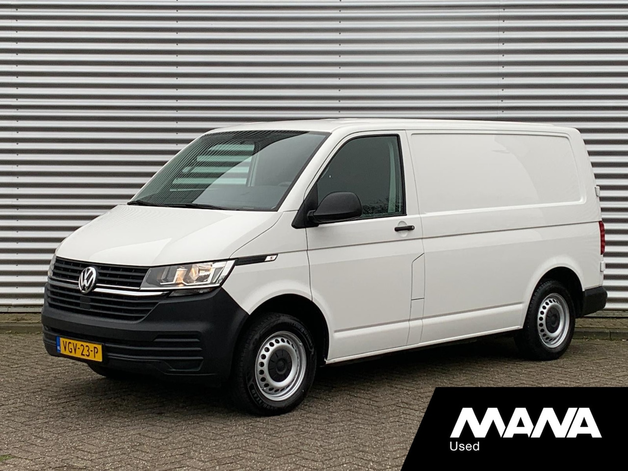 Volkswagen Transporter - 2.0 TDI L1H1 Airco Bluetooth Trekhaak Bijrijdersbank Cruise LaadruimteBekleding 12V Airbag - AutoWereld.nl