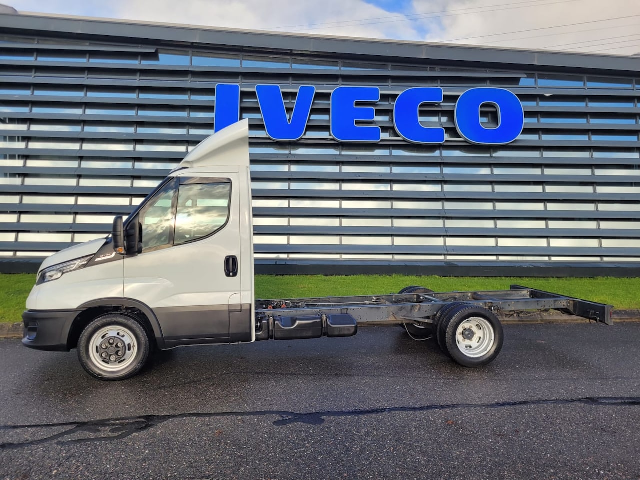 Iveco Daily - chassis cabine wielbasis 3.750 Luchtgeveerd - AutoWereld.nl