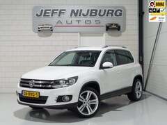 Volkswagen Tiguan - 1.4 TSI Sport&Style "Origineel NL" Trekhaak Leer 19"Velgen Stoelverwarming Bluetooth Navig