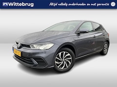 Volkswagen Polo - 1.0 TSI Life Edition DSG Automaat Parkeersensoren / Camera / Extra getint glas / Navigatie