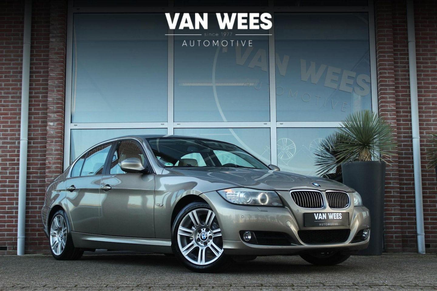 BMW 3-serie - 325i E90 Sedan Executive Facelift | Automaat | 6 cilinder | 2e eigenaar | Xenon | Navi | L - AutoWereld.nl