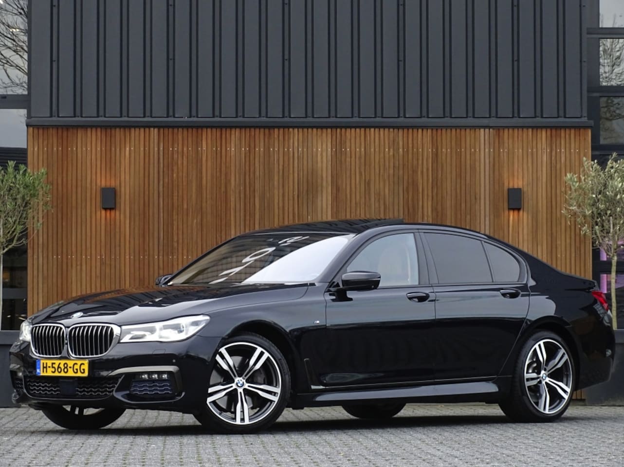 BMW 7-serie - 750i V8 TwinTurbo 449PK / M- Individual / B&W - AutoWereld.nl