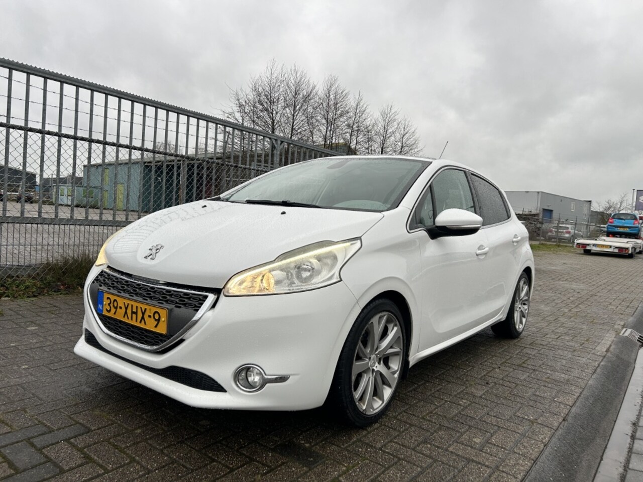 Peugeot 208 - 1.6 VTi Allure / PANO / NAVI / PDC - AutoWereld.nl