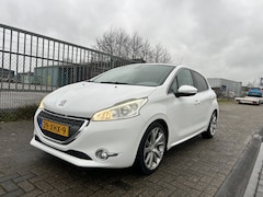 Peugeot 208 - 1.6 VTi Allure / PANO / NAVI / PDC