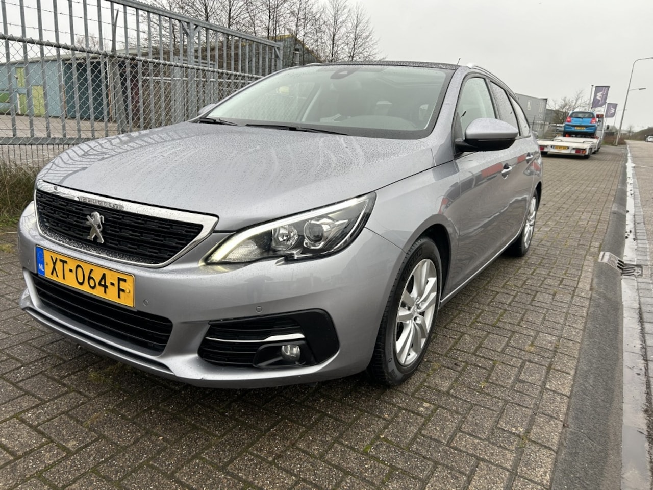 Peugeot 308 SW - 1.2 PureT.Blue L. Ex / PANO / Trekhaak / PDC - AutoWereld.nl