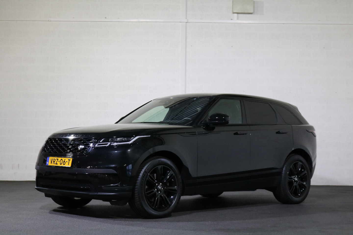 Land Rover Range Rover Velar - 3.0 D300 S Grijs Kenteken BPM vrij - AutoWereld.nl