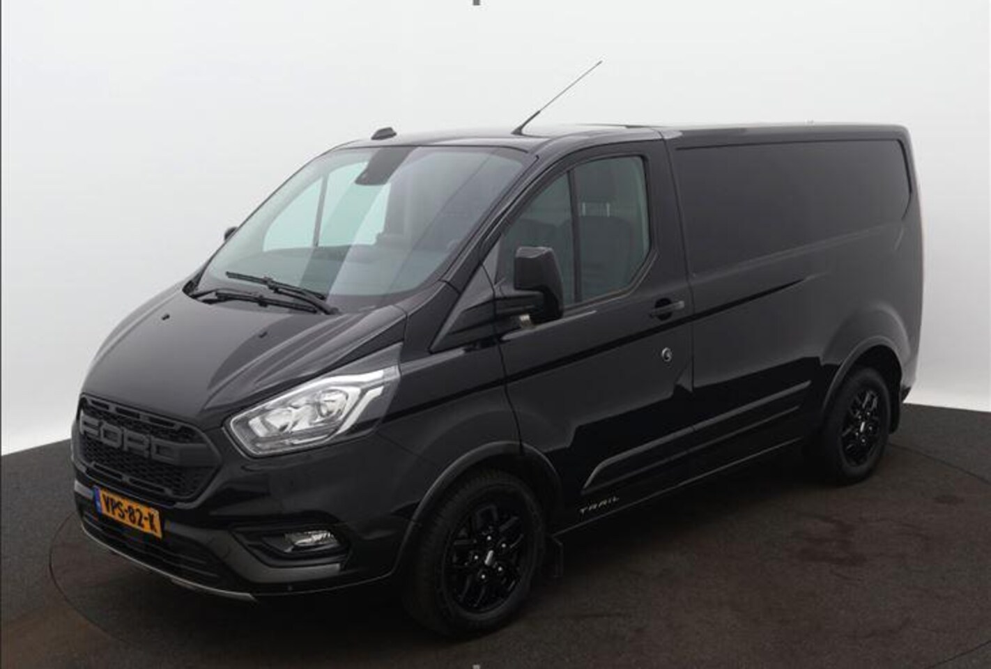 Ford Transit Custom - 300 2.0 TDCI L1H1 Trail | VOORRUIT VERWARMING | PARKEERSENSOREN | NAVIGATIE | TREKHAAK | - AutoWereld.nl