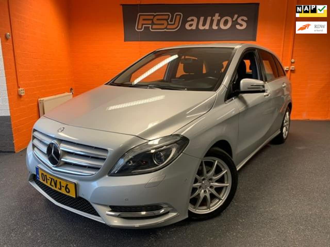 Mercedes-Benz B-klasse - 180 Ambition / AUTOM. / CRUISE / NAVI! - AutoWereld.nl