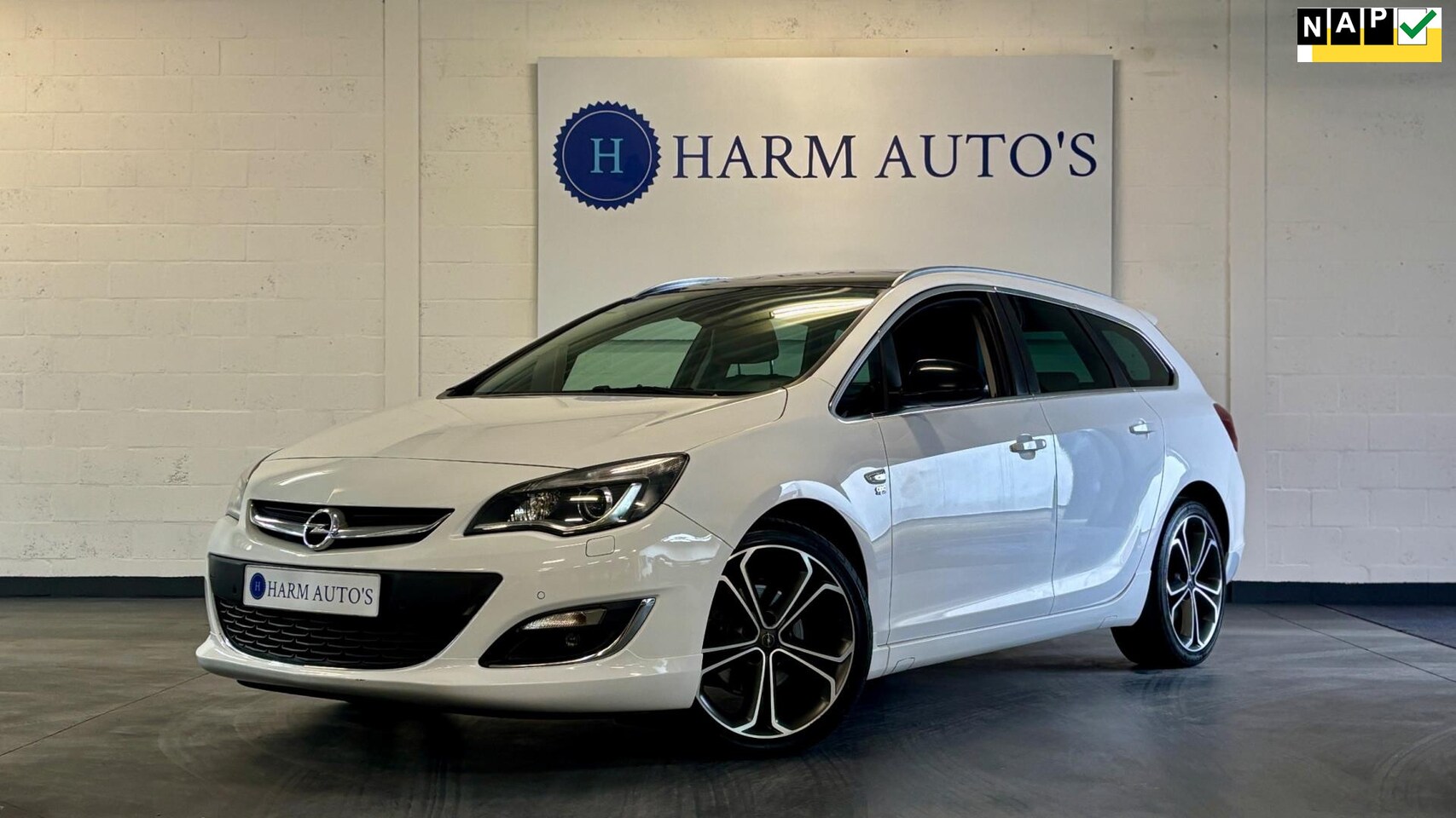 Opel Astra Sports Tourer - 1.6 Turbo Sport OPC 170pk Navi/Xenon/Volleer/PDC - AutoWereld.nl