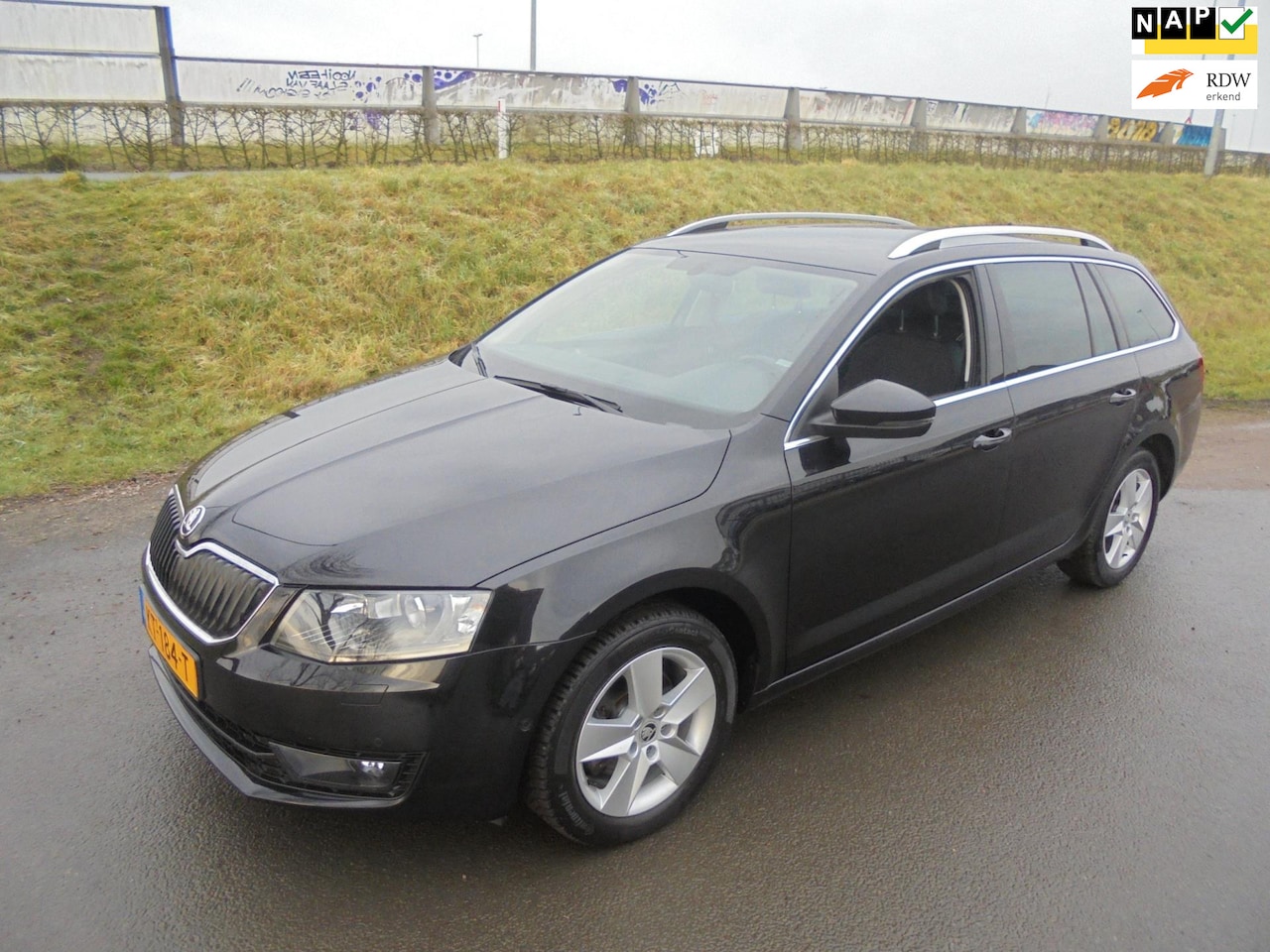 Skoda Octavia Combi - Skoda octavia 1.0 Benzine Automaat airco lmv xenon navigatie pdc - AutoWereld.nl