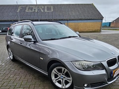 BMW 3-serie Touring - 320i Business Line // Navi // Cruise // PDC