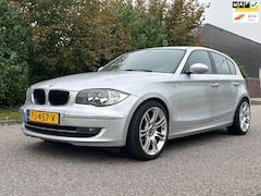 BMW 1-serie - 118i Executive 5DR*Stoelverwarming*Airco*LM velgen*Parkeersensoren*11-07-2025 APK