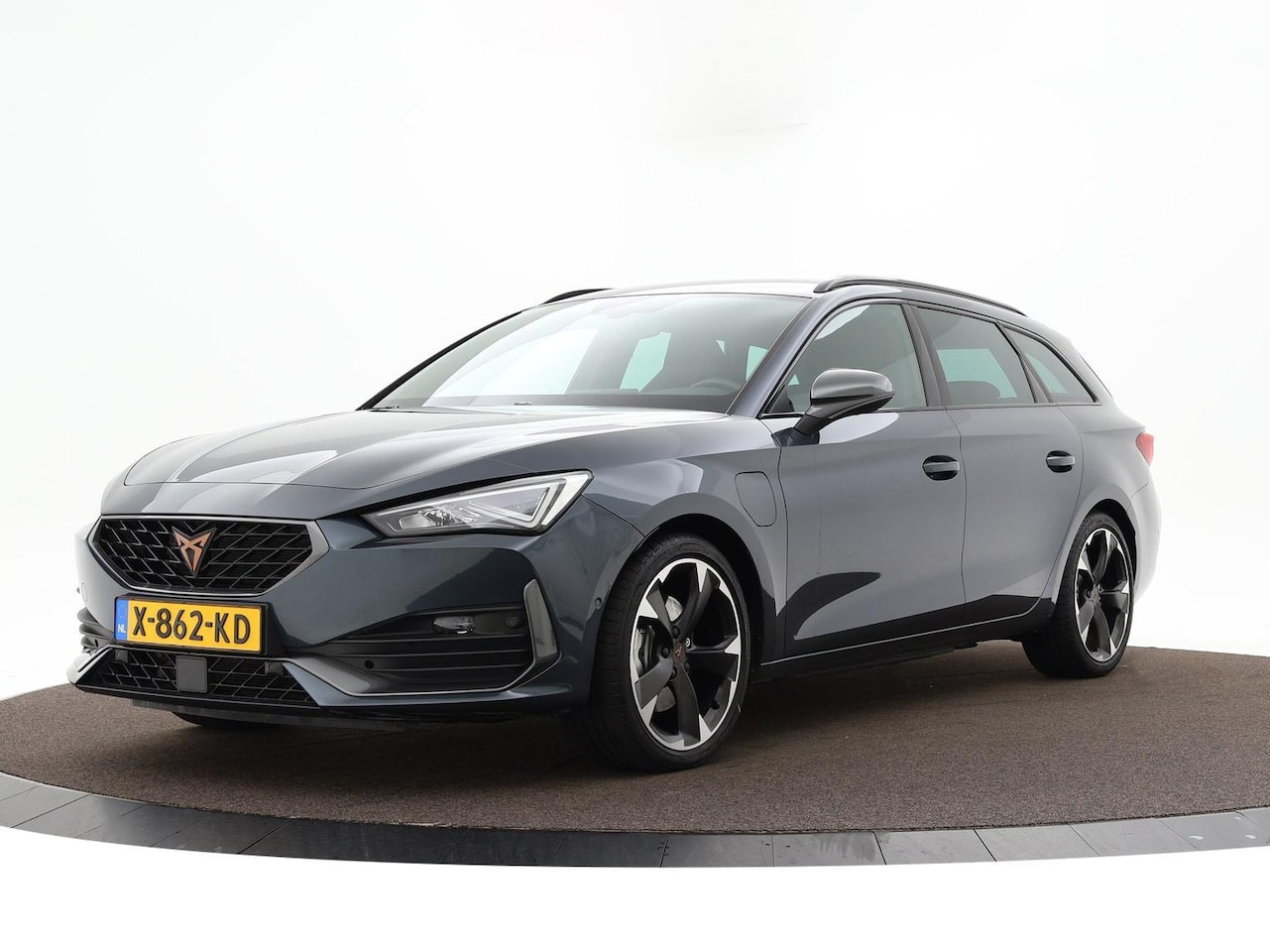 CUPRA Leon Sportstourer - 1.4 e-Hybrid 204pk DSG Business · Camera · Keyless · Apple/Android Car Play · Side Assist - AutoWereld.nl