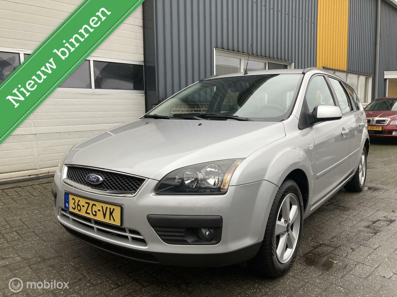 Ford Focus Wagon - 1.8-16V Futura ZEER NETJES! - AutoWereld.nl