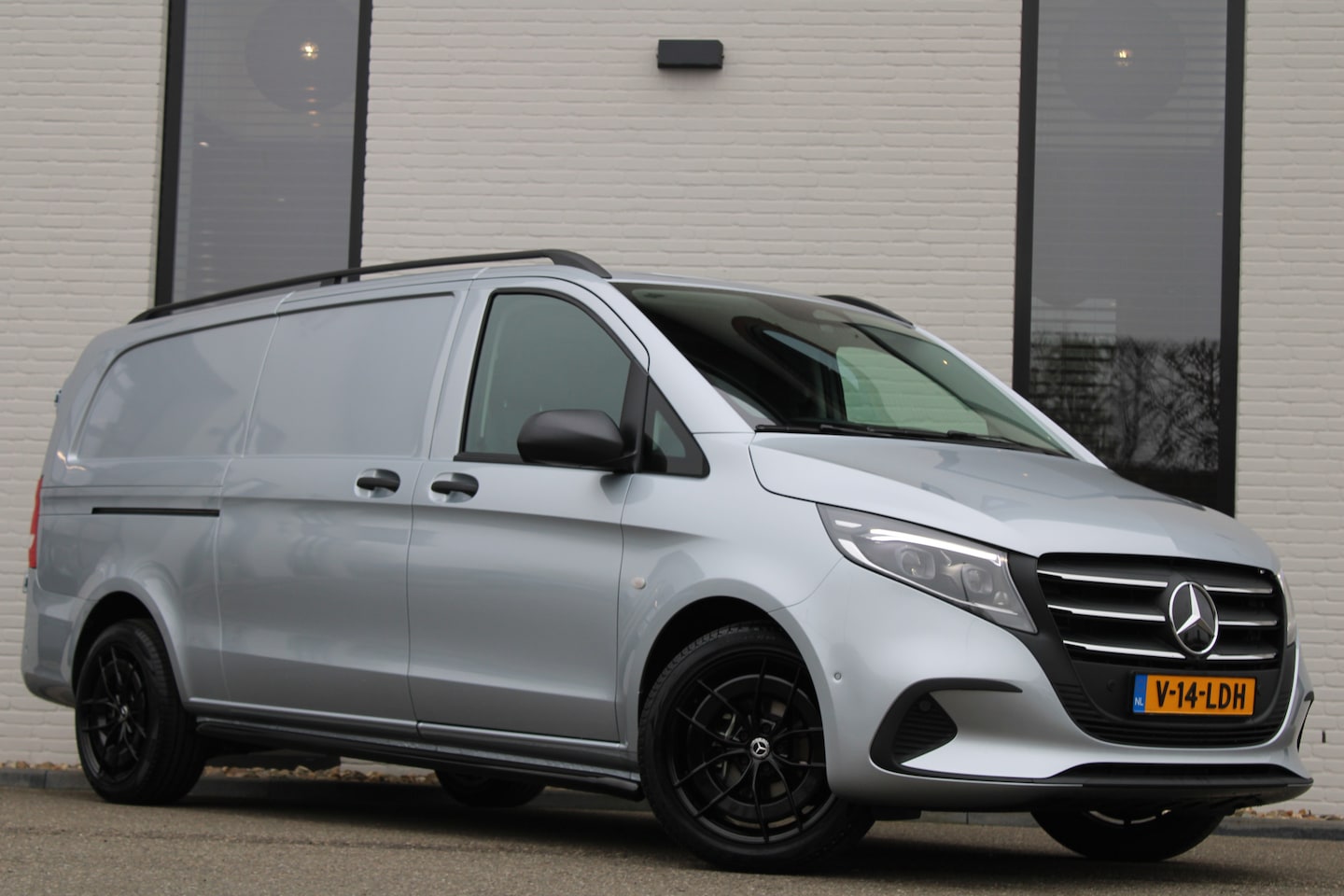 Mercedes-Benz Vito - 119 CDI / BPM VRIJ / Aut / XXL / Led / Leer / Achterdeuren / Stoelverw / Camera / Vol Opti - AutoWereld.nl