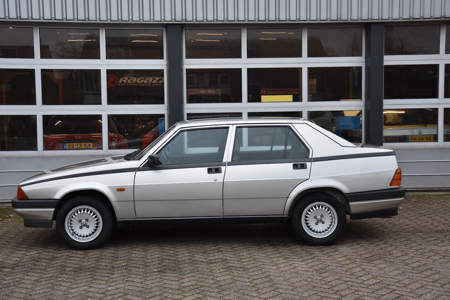 Alfa Romeo 75 - 1.6