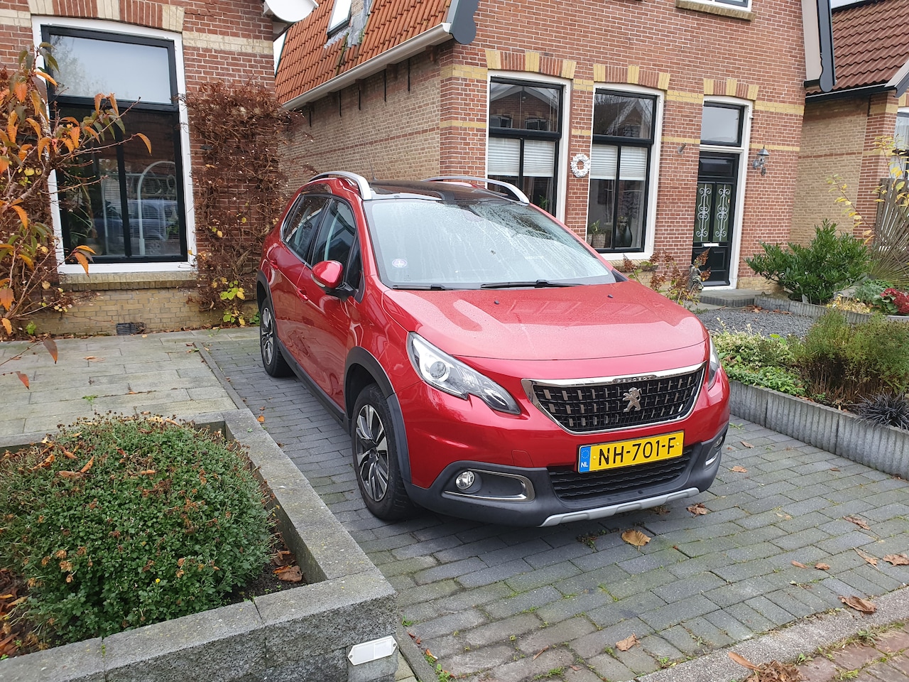 Peugeot 2008 - 1.2 PureTech Allure - AutoWereld.nl