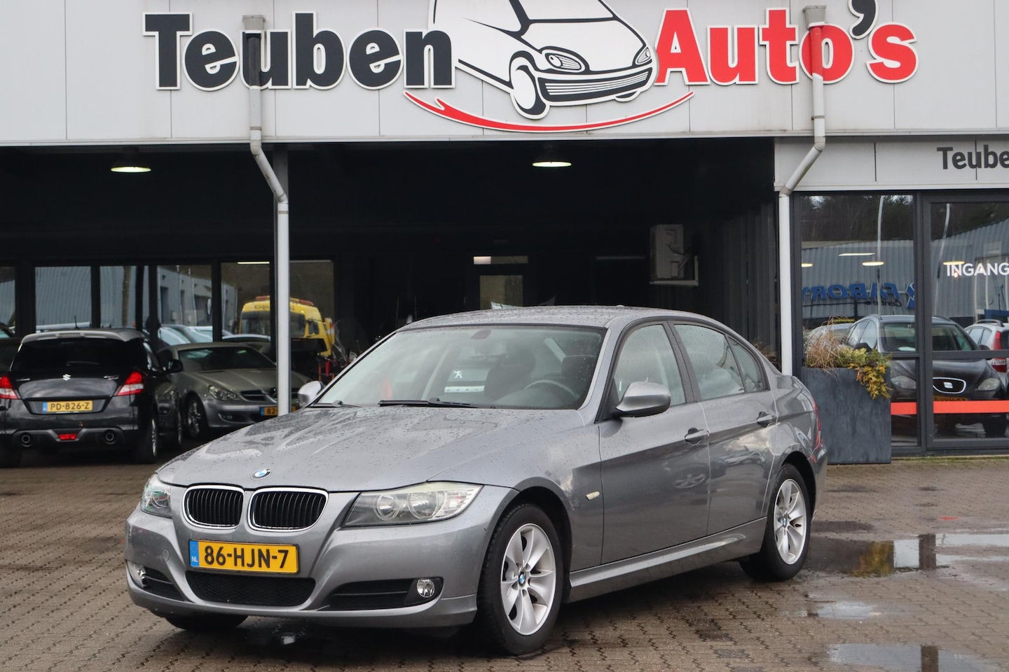 BMW 3-serie - 318i Business Line Climate control, Trekhaak, Elektrische ramen, Cruise control - AutoWereld.nl