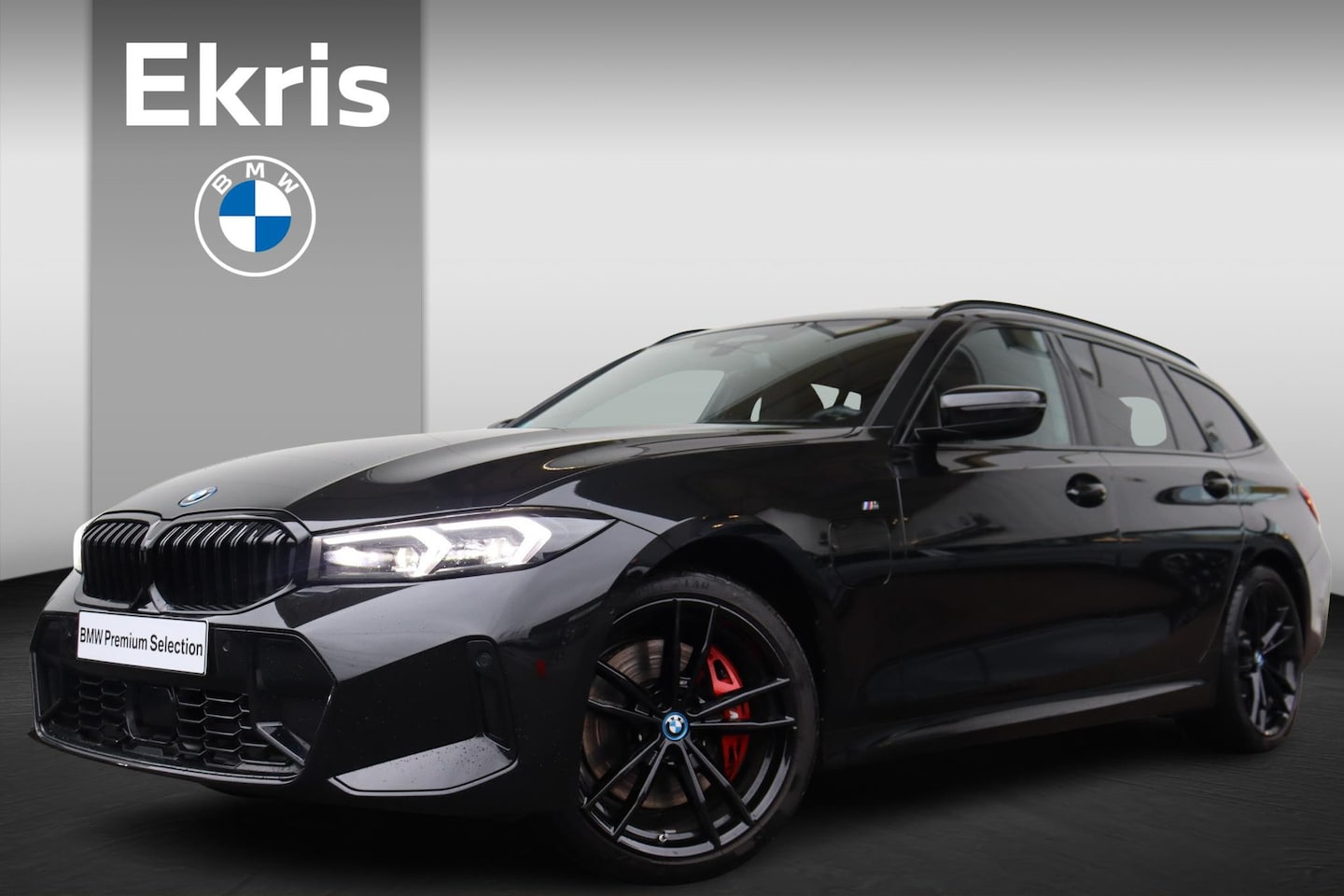 BMW 3-serie Touring - 330e xDrive M-Sportpakket Travel Pack / Trekhaak / Elektrisch Verstelbare Stoelen / - AutoWereld.nl