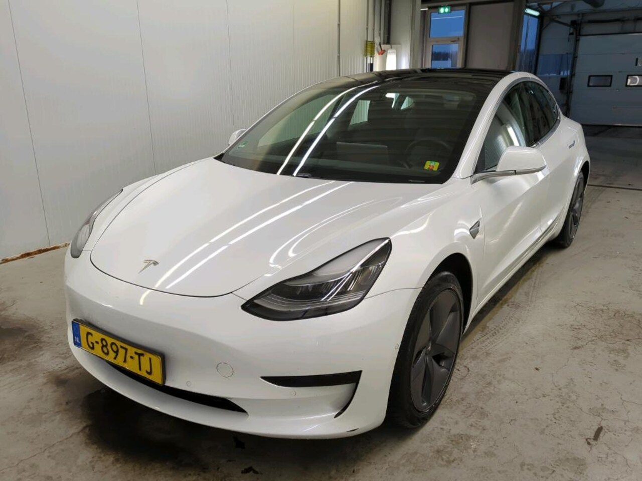 Tesla Model 3 - 3 Standard RWD Plus [ AUTOPILOT+60 kWh+PREMIUM AUDIO ] - AutoWereld.nl