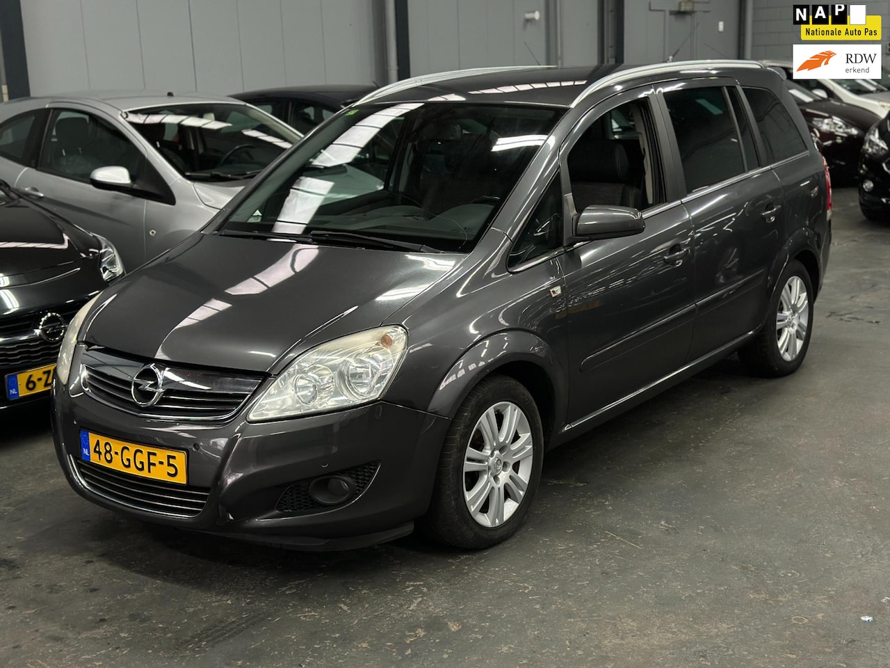 Opel Zafira - 2.2 Cosmo 2.2 Cosmo - AutoWereld.nl