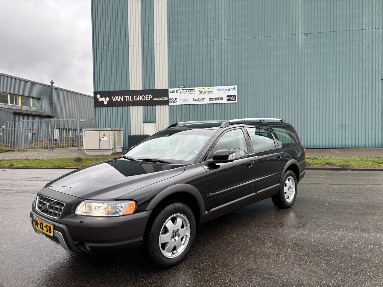 Volvo XC70 - 2.5 T Momentum 4X4 Automaat 210 PK. Unieke auto !!! Ga je niet meer vinden in deze staat ! - AutoWereld.nl