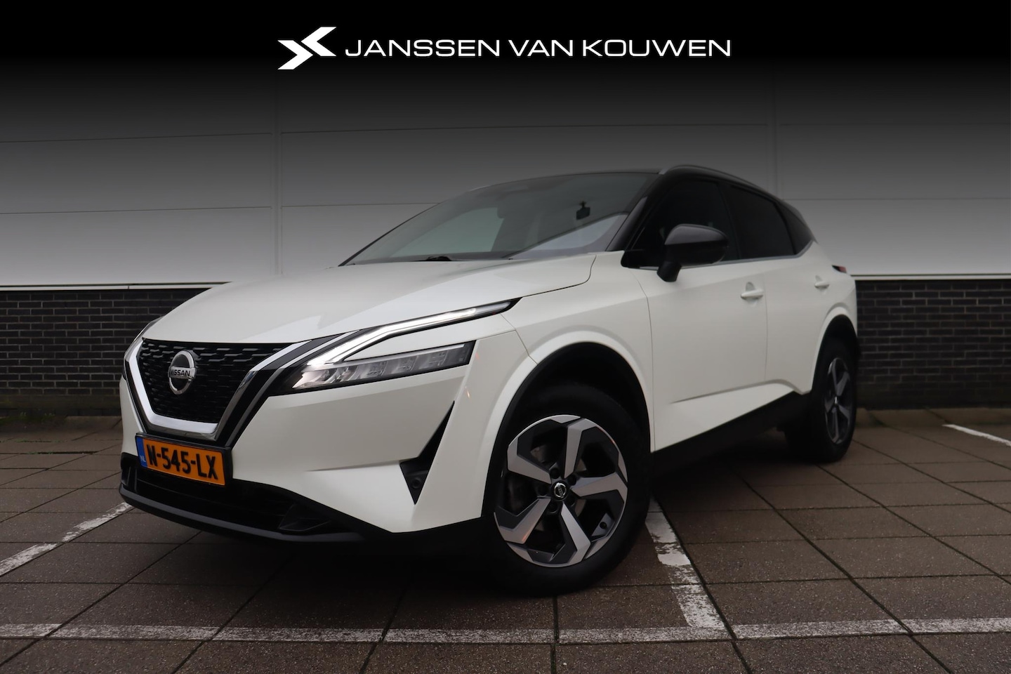 Nissan Qashqai - 1.3 MHEV Xtronic Premiere Edition * Camera * Clima * Pano * - AutoWereld.nl