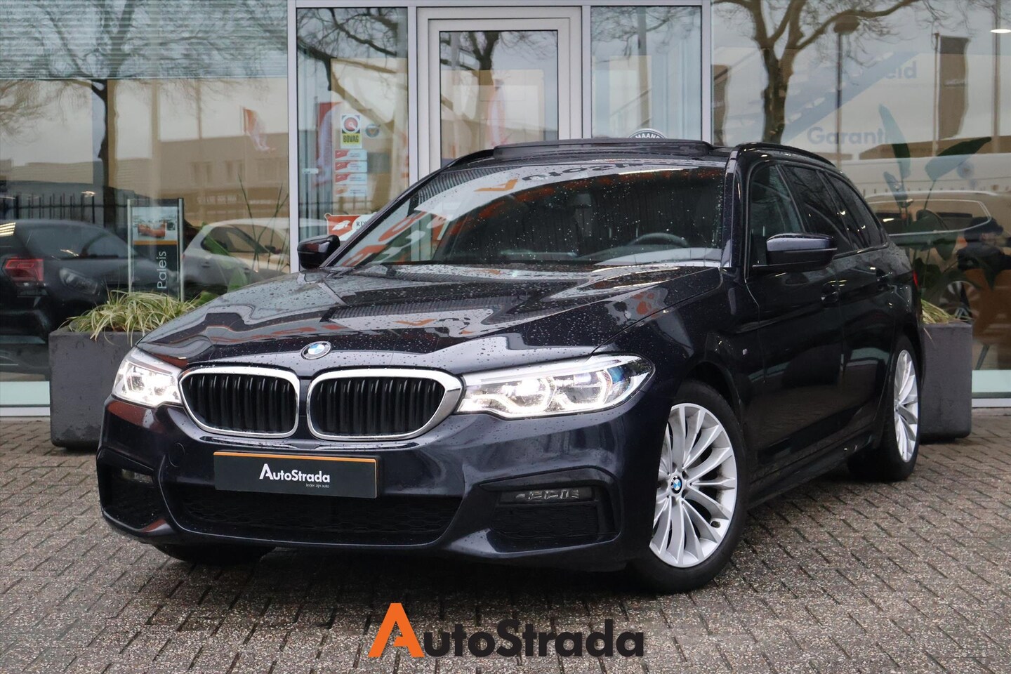 BMW 5-serie Touring - (g31) 520i High Executive M-SPORT 184pk I Pano I Navi I Camera I Trekhaak - AutoWereld.nl