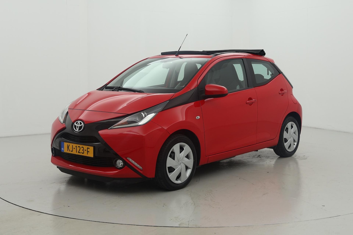 Toyota Aygo - 1.0 VVT-i x-wave | Cabriodak - AutoWereld.nl