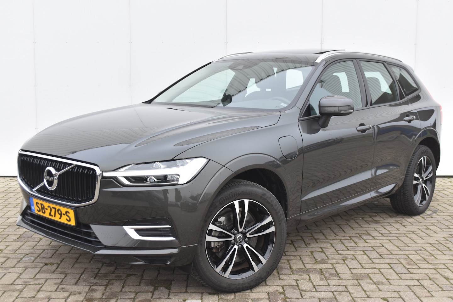 Volvo XC60 - 2.0 T8 Twin Engine AWD Momentum 2.0 T8 Twin Engine AWD Momentum - AutoWereld.nl