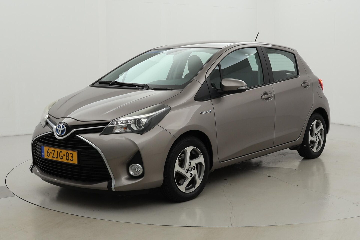 Toyota Yaris - 1.5 Hybrid Lease | Origineel NL | Navigatie - AutoWereld.nl