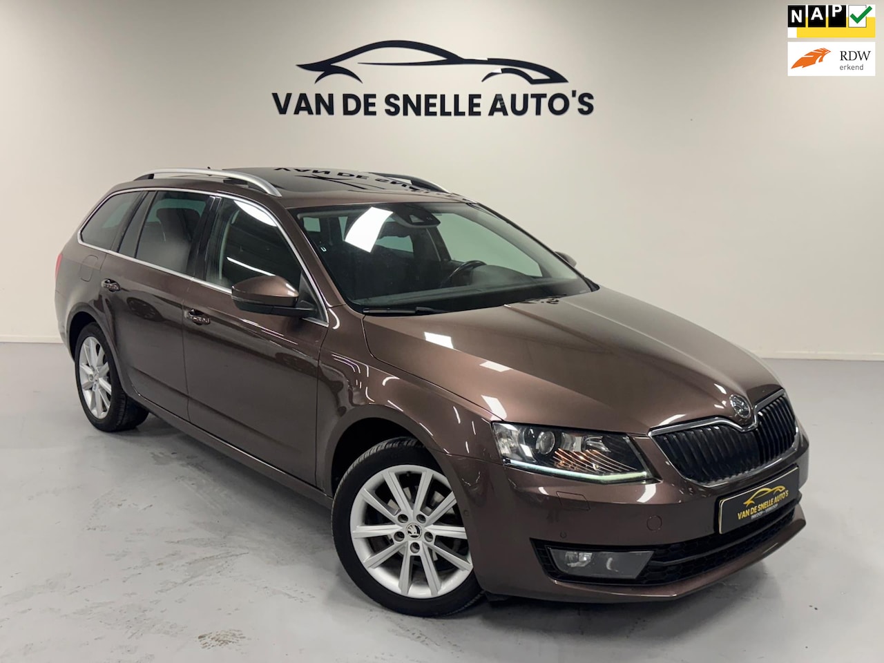 Skoda Octavia Combi - 1.6 TDI Elegance Businessline DSG/PANO/KEYLESS - AutoWereld.nl