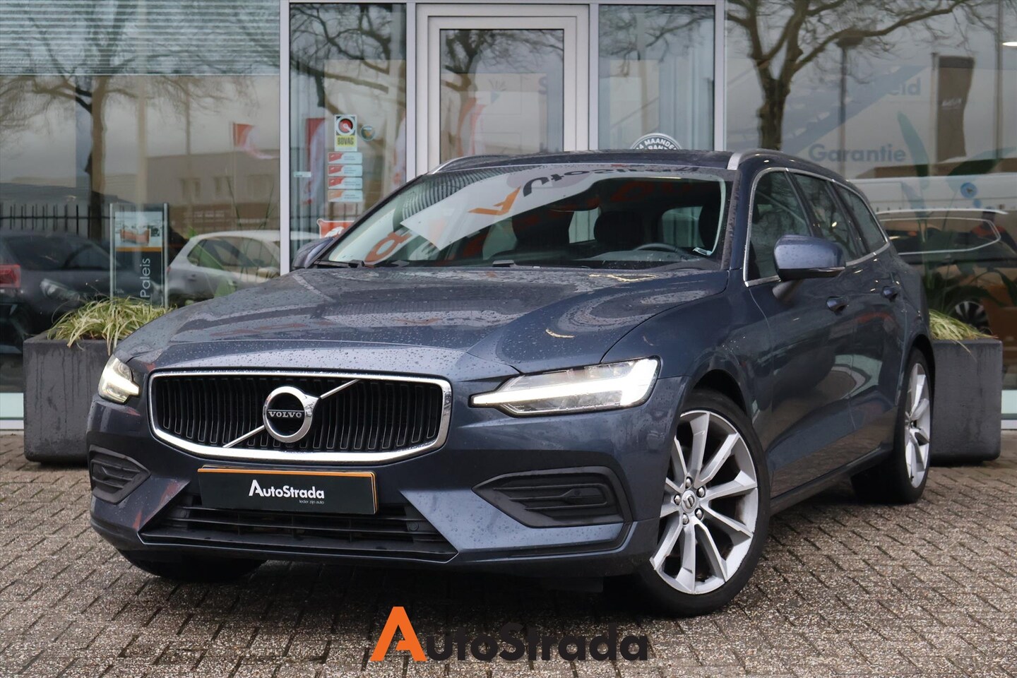 Volvo V60 - T4 Momentum Pro 190pk I Leder I Navi I Stoelverwarming I Climate I Cruise - AutoWereld.nl