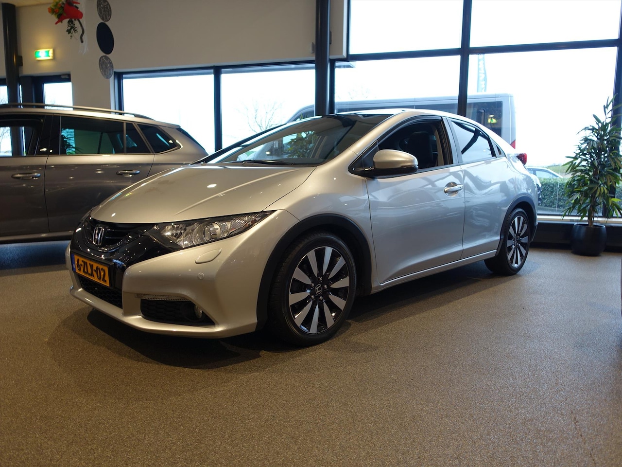 Honda Civic - 1.8 i VTEC Executive 5 DRS Automaat met Navigatie Unieke Auto met 87682 km erop - AutoWereld.nl