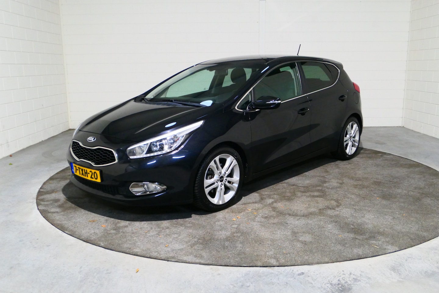 Kia Cee'd - 1.6 GDI ComfortLine 1.6 GDI ComfortLine, Navi, Achteruitrijcamera, Cruise, Clima, Blue tooth, volledig onderho - AutoWereld.nl