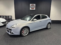 Alfa Romeo Giulietta - 1.4 T Exclusive, PANO DAK, STL VERW. CLIMAT, PDC VOOR ACHTER