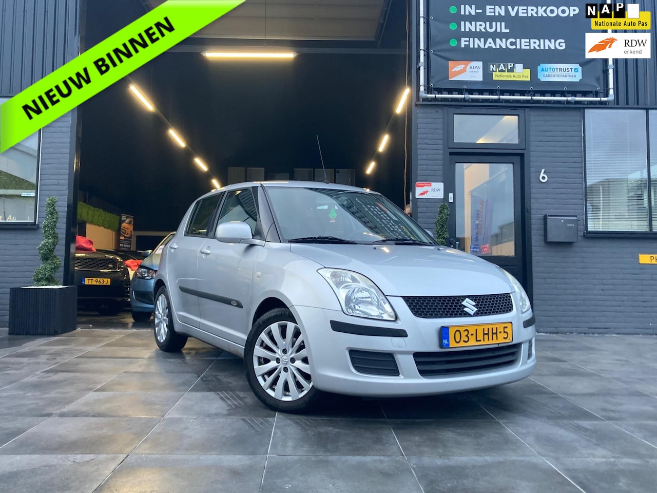 Suzuki Swift - 1.3 Cool Airco | Elek. RM | multimedia scherm - AutoWereld.nl