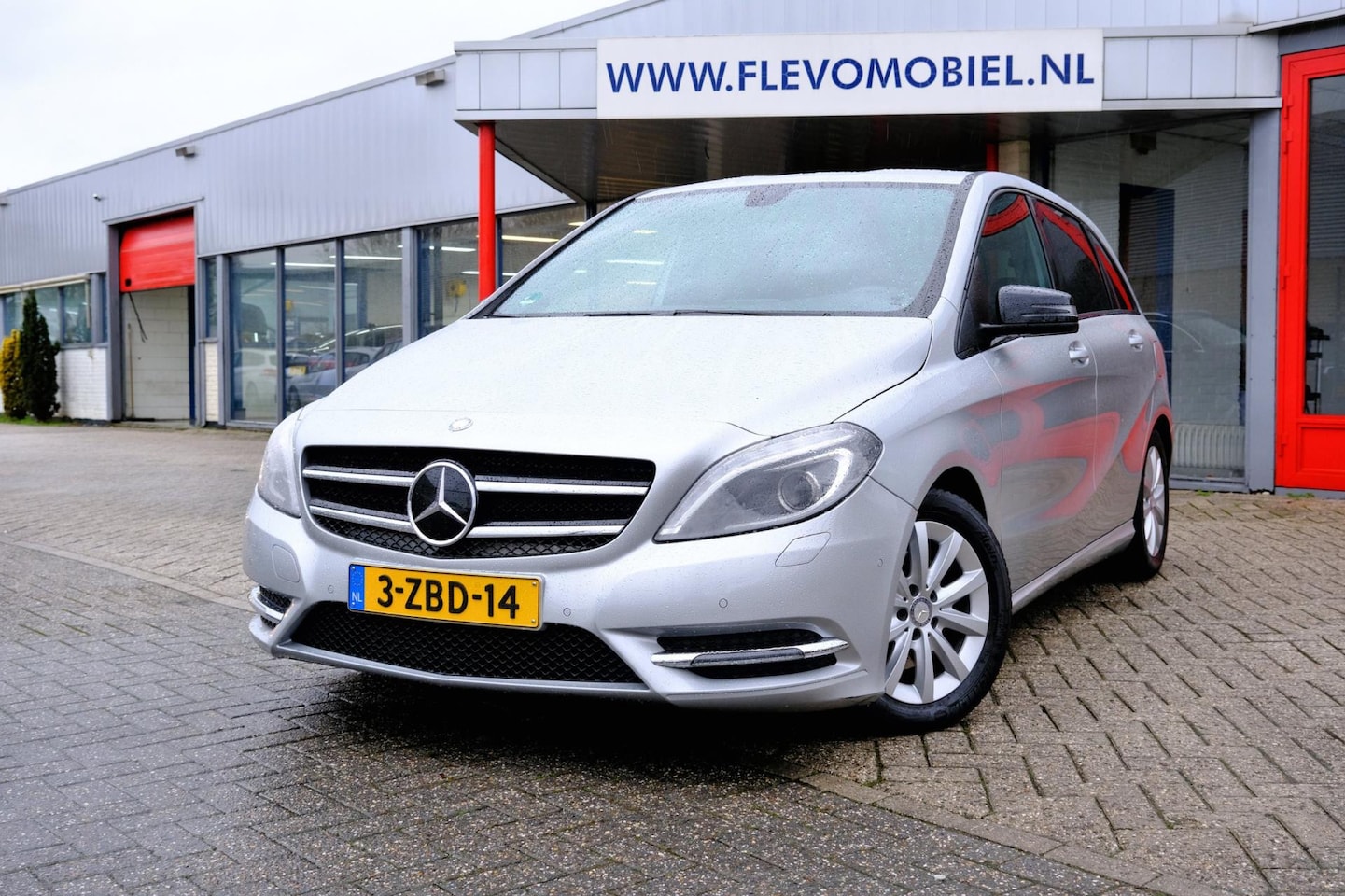 Mercedes-Benz B-klasse - 180 Ambition Aut. Xenon|Navi|LMV|PDC - AutoWereld.nl