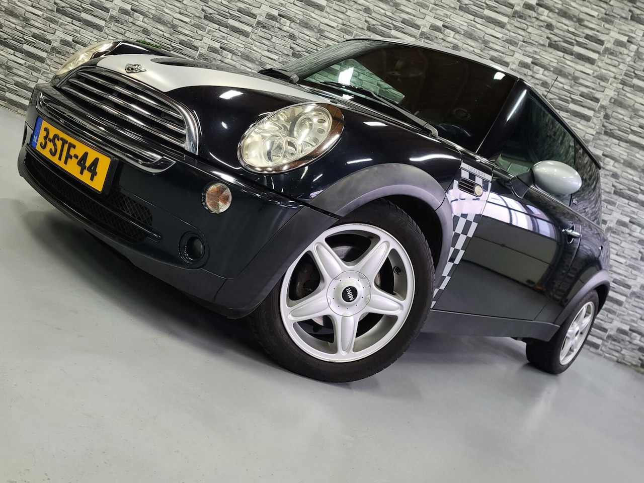 MINI Cooper - Mini 1.6 *Harman Kardon*Leder*PDC*Airco*! - AutoWereld.nl