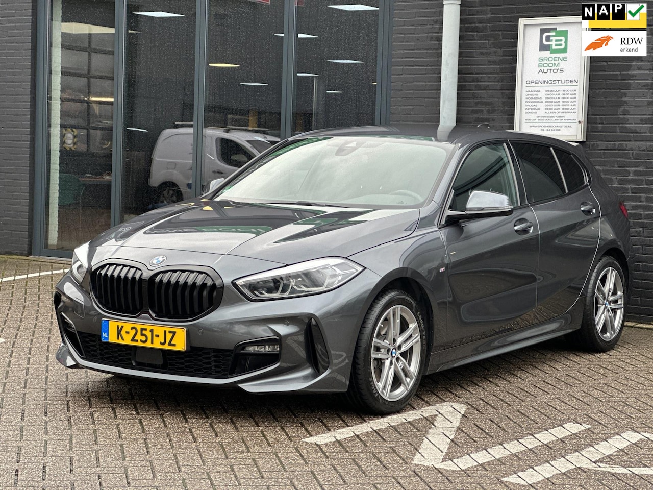 BMW 1-serie - 118i Executive Edition/1STE EIG/M-PAKKET/LED/NL-AUTO NAP!! - AutoWereld.nl