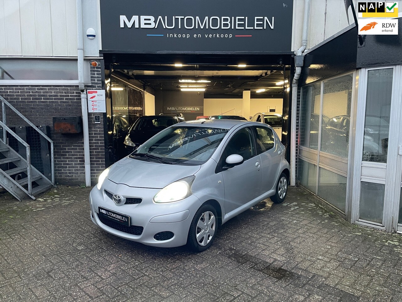 Toyota Aygo - 1.0-12V Comfort Navigator/Airco/ Deurs/NAP/Groot scherm/Xenon/Carplay!! - AutoWereld.nl