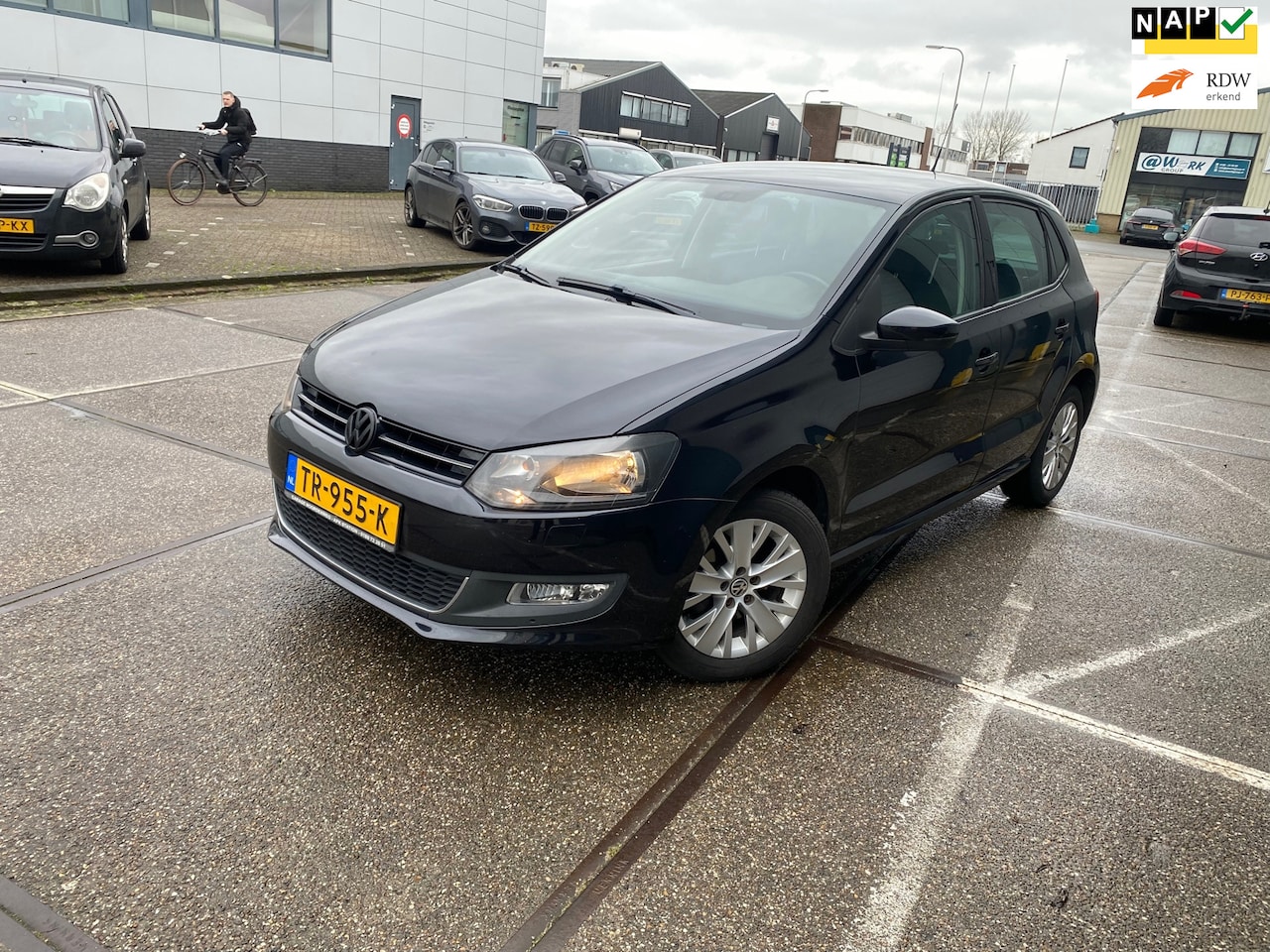 Volkswagen Polo - 1.2 TSI Trendline/5drs/2e EIG/ 1jaar apk/ airco/ EL-ramen/ cruise control/ zeer nette auto - AutoWereld.nl