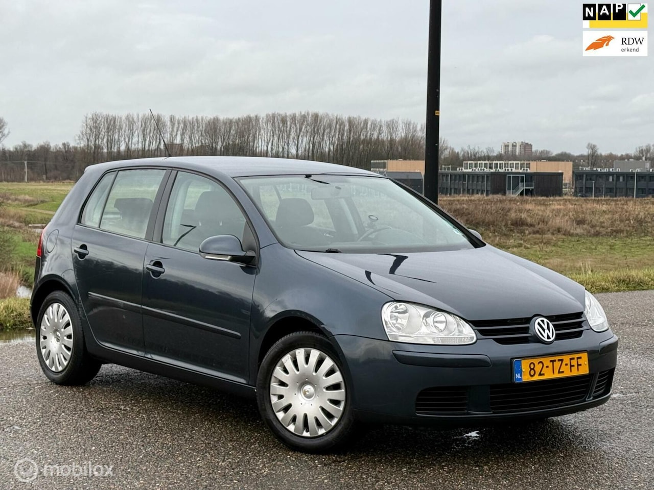 Volkswagen Golf - 1.6 FSI Airco|Elektr ramen|Trekhaak|Nap|Boek - AutoWereld.nl